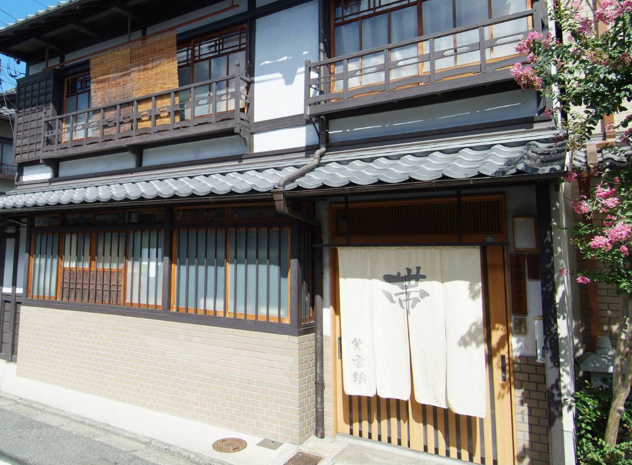 和風デザイン　 帯掛け　西陣帯地使用　衣桁　橦木　什器 銀座【H-0880】西陣 誉田屋源兵衛 織名古屋帯 鬱金色 軍配の図（紙札付